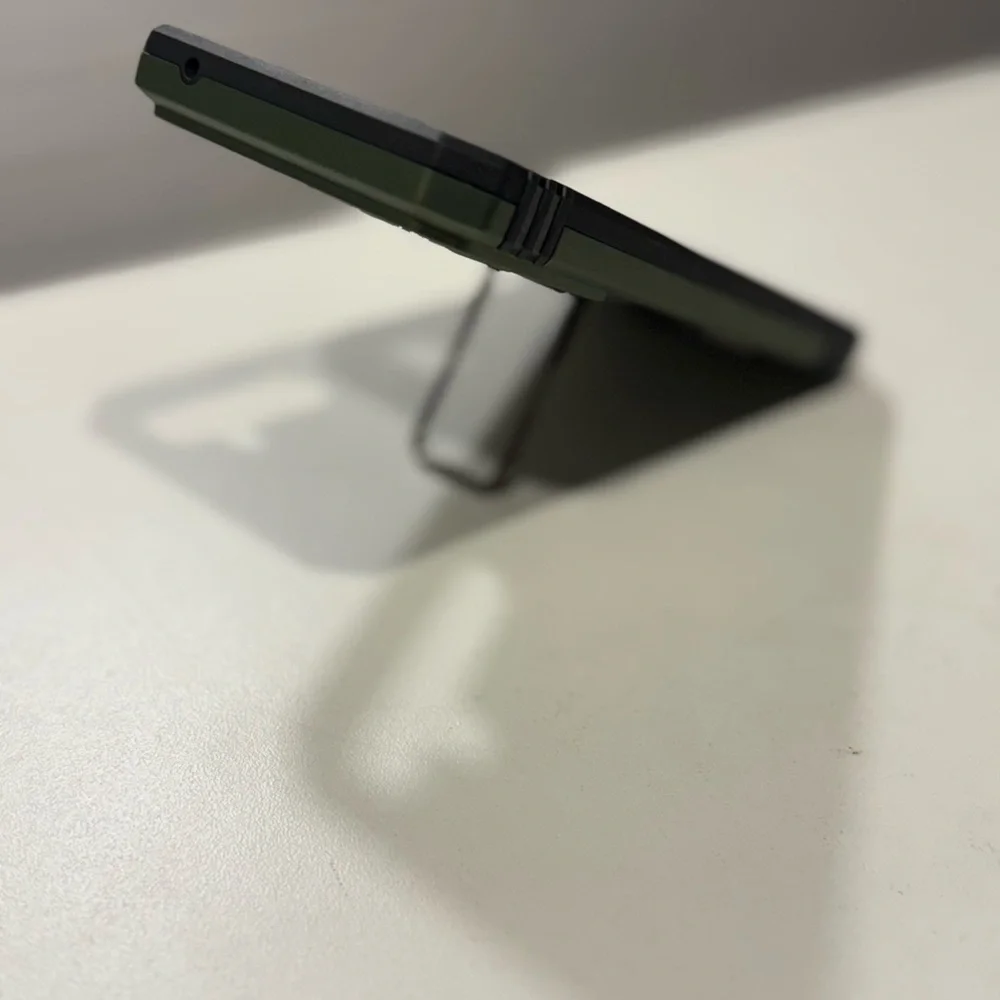 Military-Grade Green Phone‎ Case with Kickstand